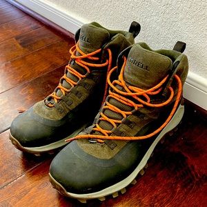 Hunting boots